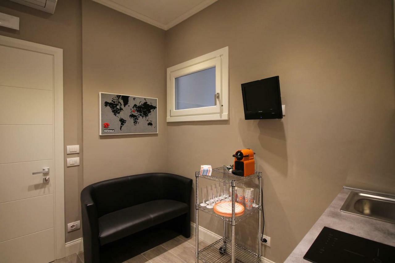 Bell Tower Studio Apartment Флоренция Экстерьер фото