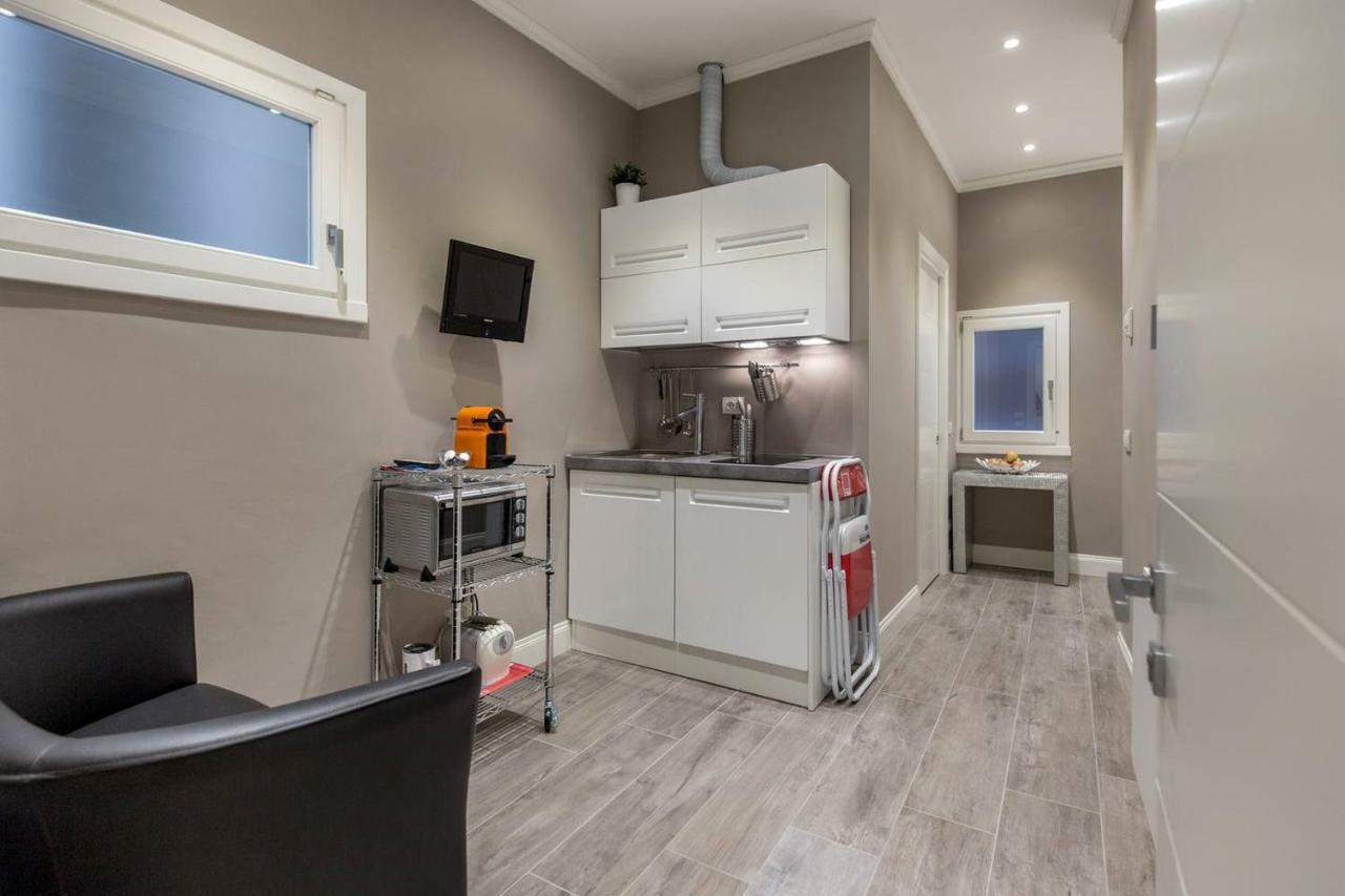 Bell Tower Studio Apartment Флоренция Экстерьер фото